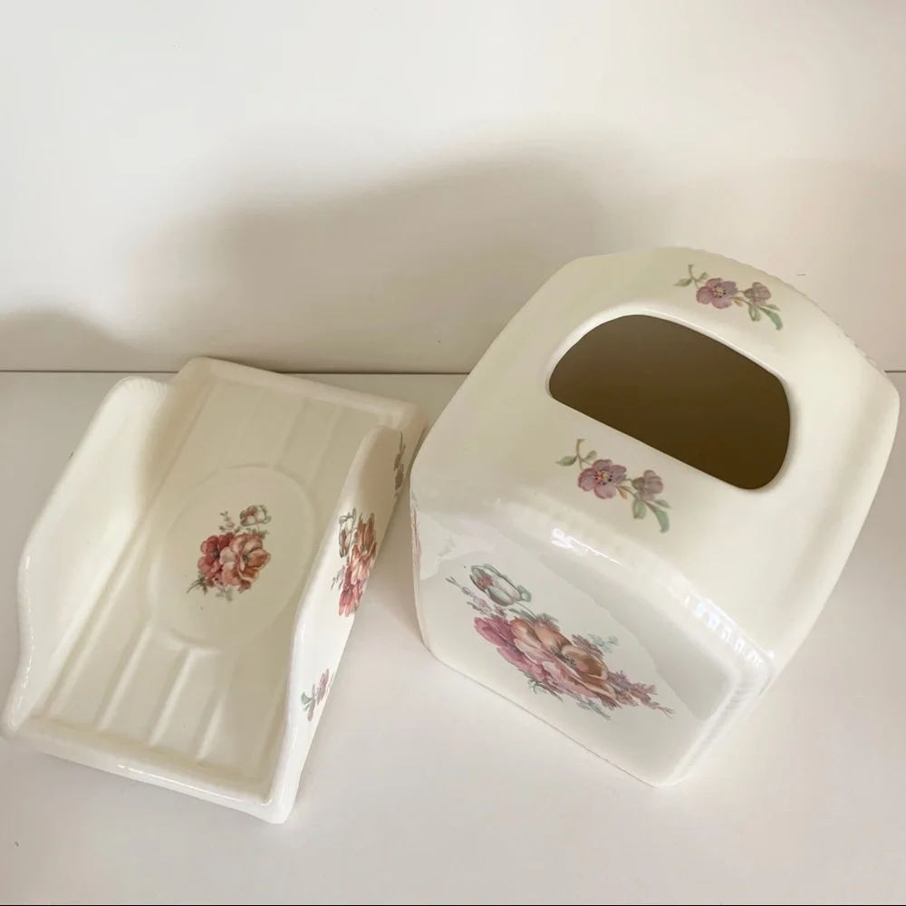 Vintage 60’s bathroom vanity set